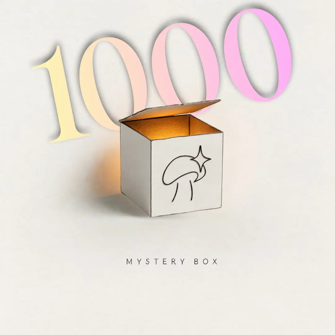 Otwarte białe pudełko Mystery Box 1000 z ikoną grzybka i ciepłą poświatą w środku.